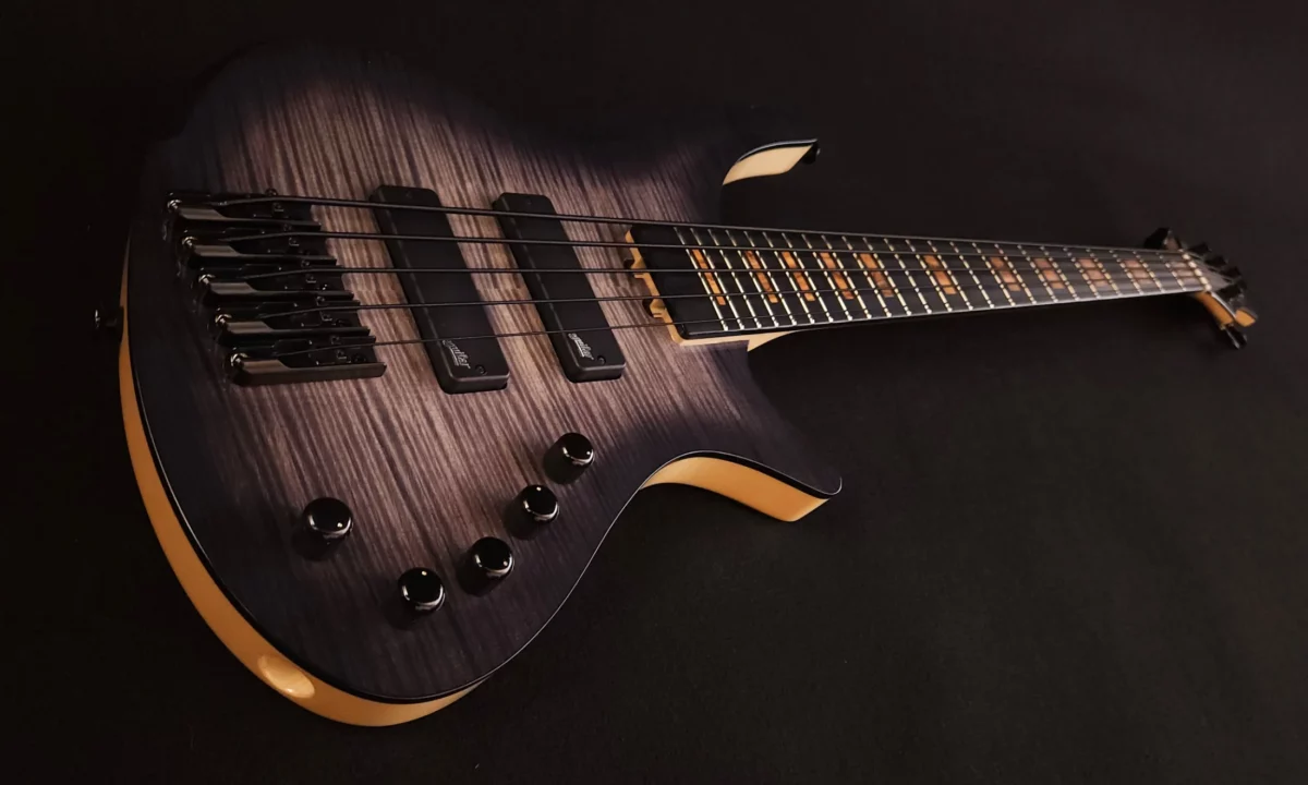 Misiya 5C black burst finish