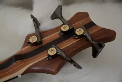 10 Gabriella _S_ 4 V