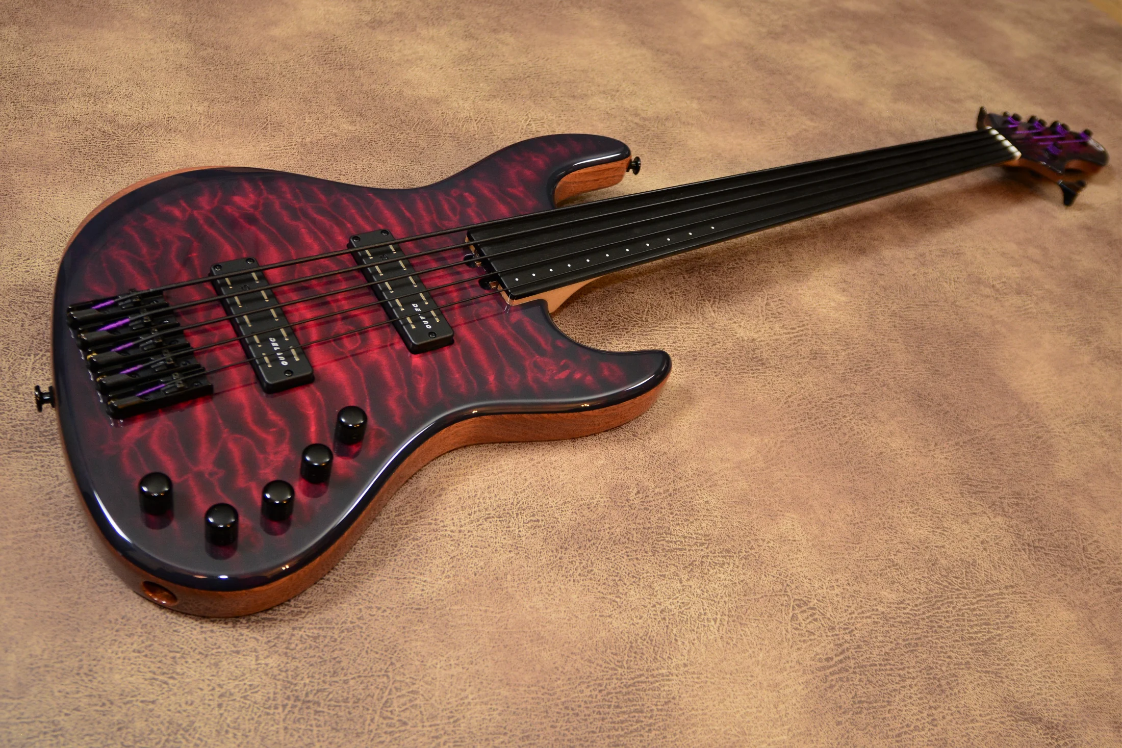 3 Myra fretless