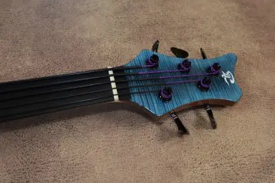 5 Misiya fretless V